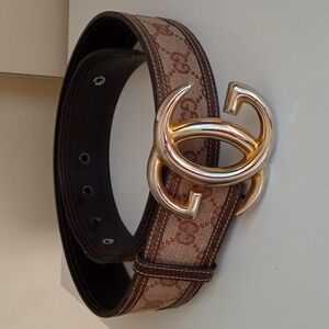 Authentic Gucci belt w gold GG logo buckle & GG canvas. 1 1/2" wide, 35" long